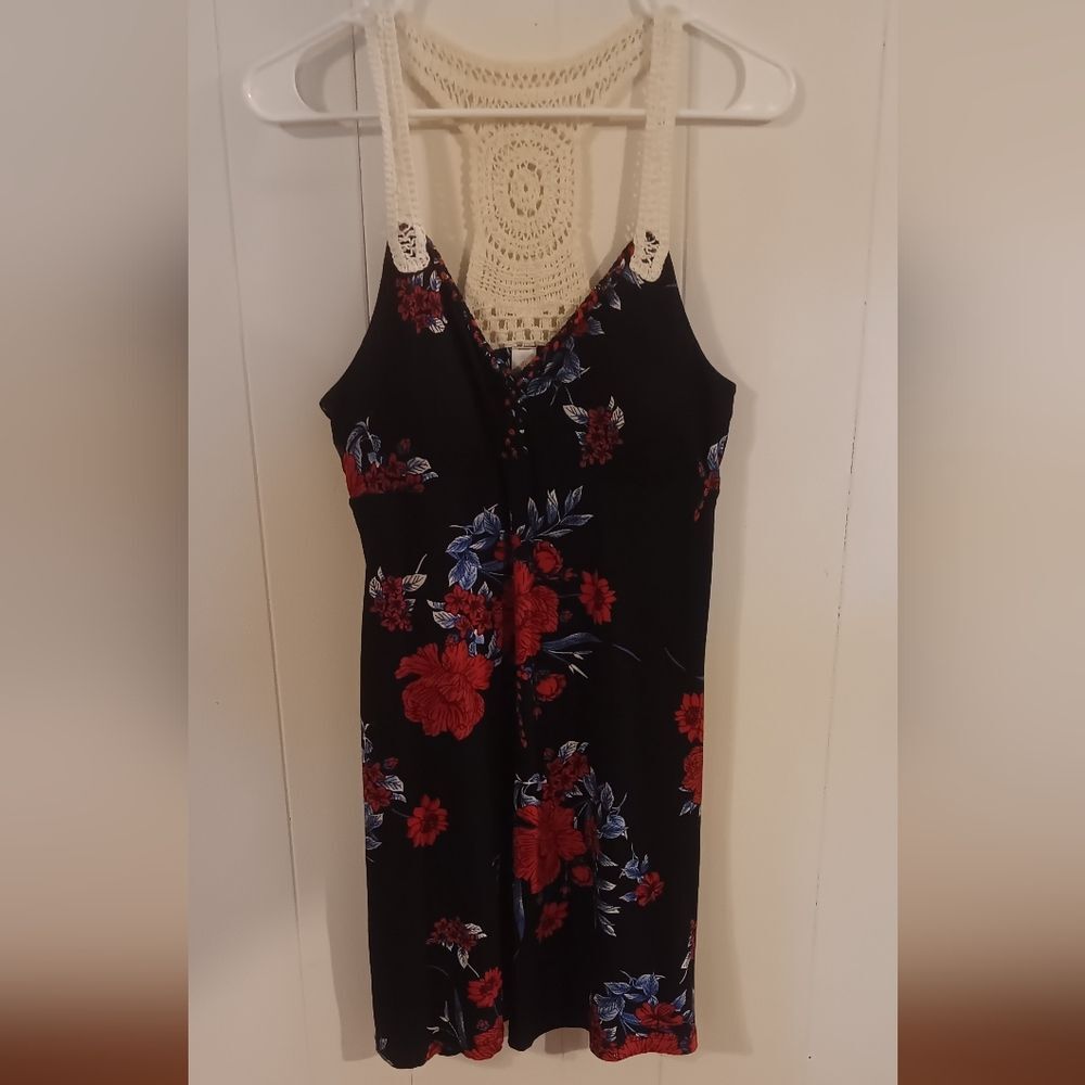 No Boundaries Juniors Medium Black Red Blue Floral Crochet Back Dress